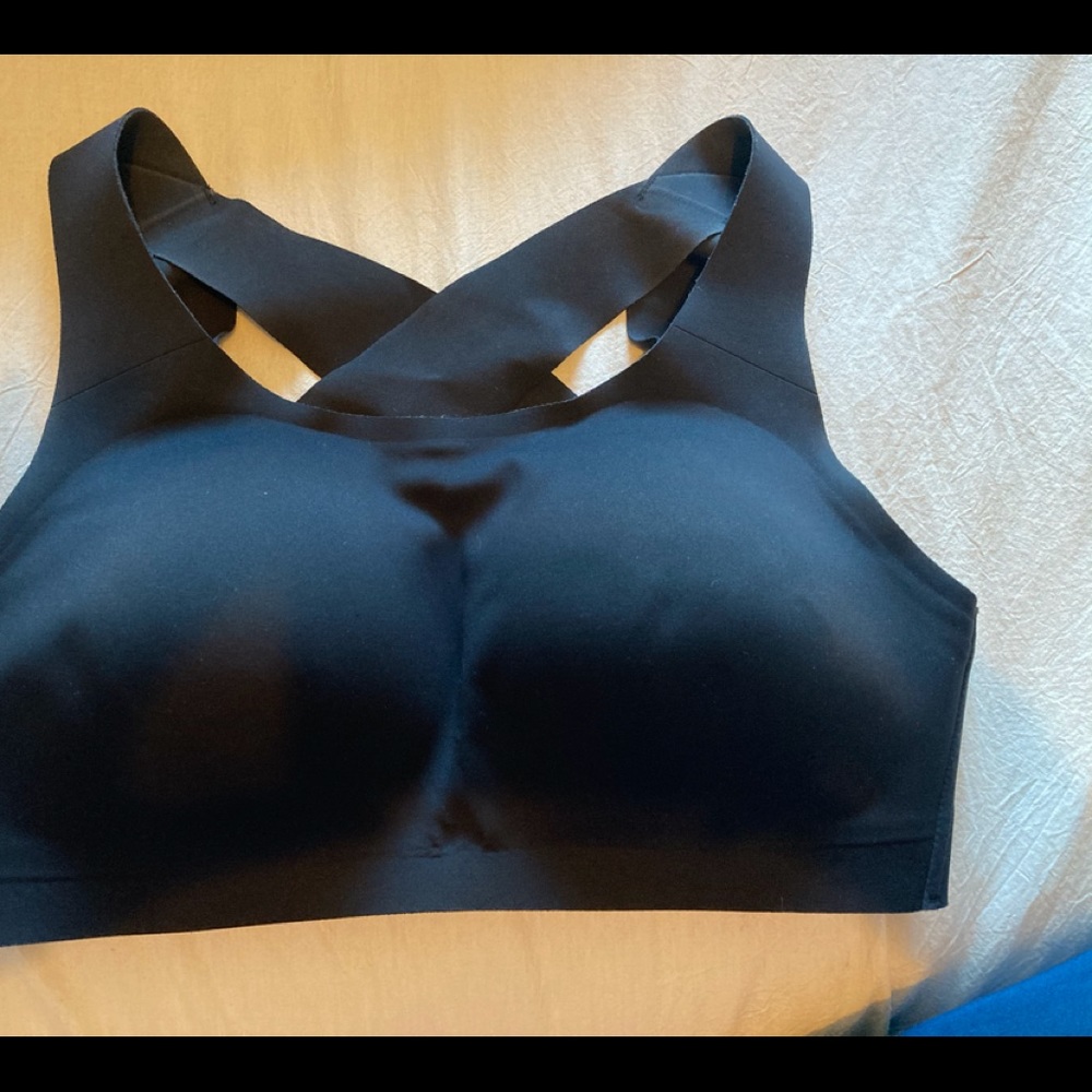 Black sports bra